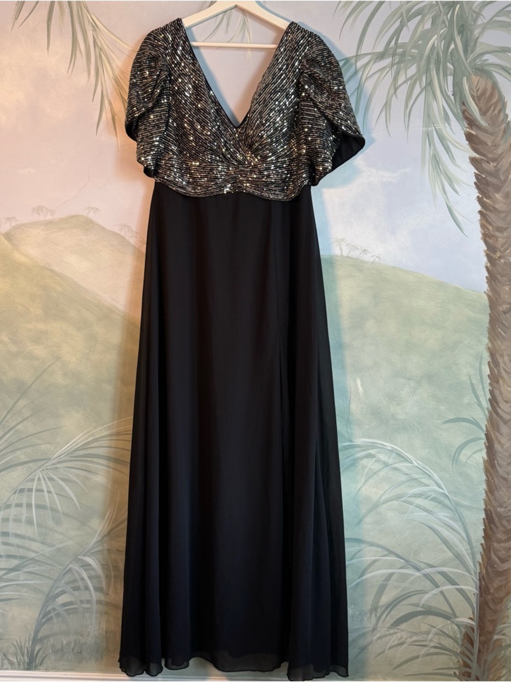 Unit horse Elegant Black Evening Gown with Sequined Bodice, size XL